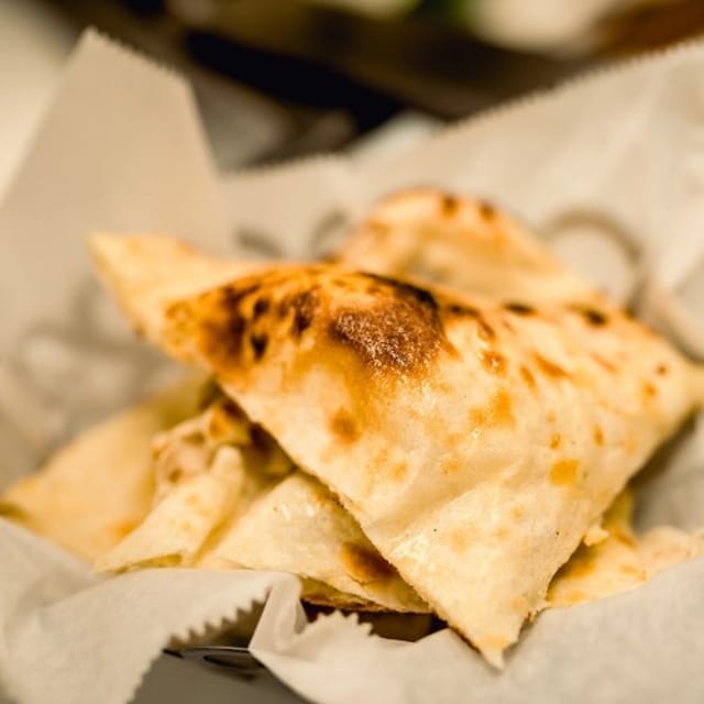 BUTTER NAAN.