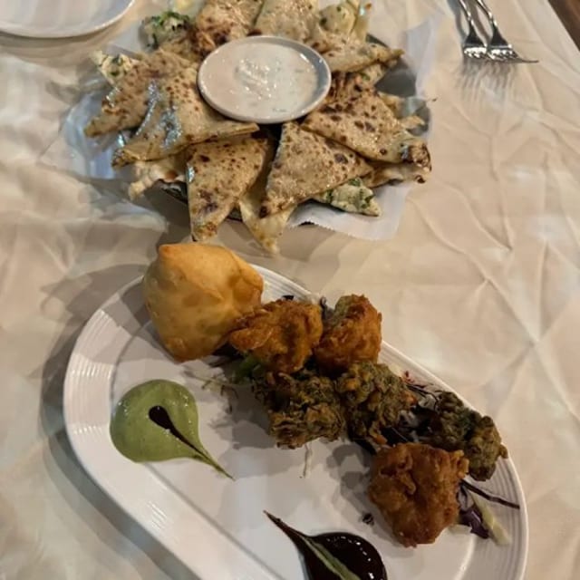 VEGETARIAN APPETIZER PLATTER.