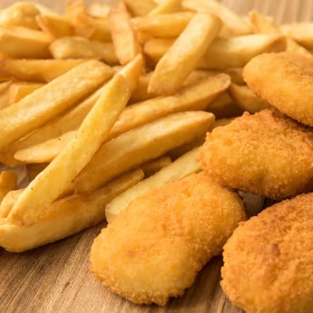 FRENCH FRIES & CHICKEN NUGGETS.