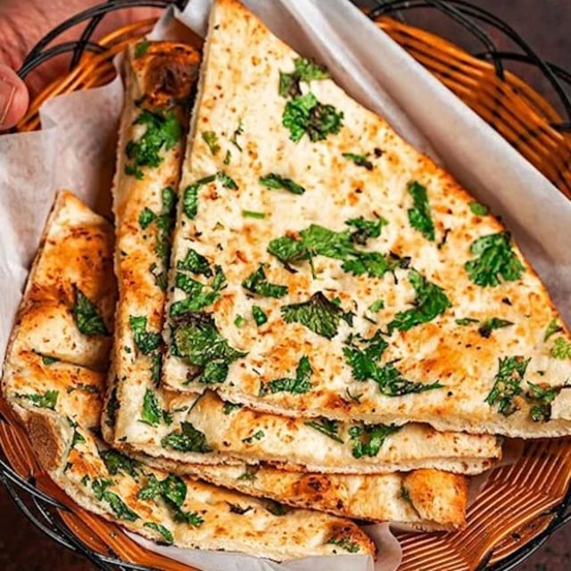 GARLIC NAAN.