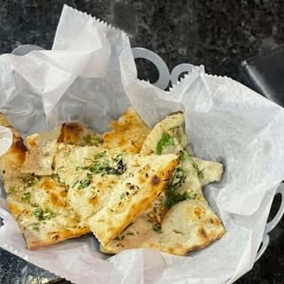 BASIL GARLIC CHEESE NAAN